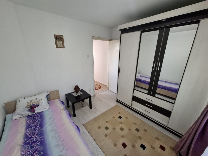 Berceni, Huedin, Straja, stradal.